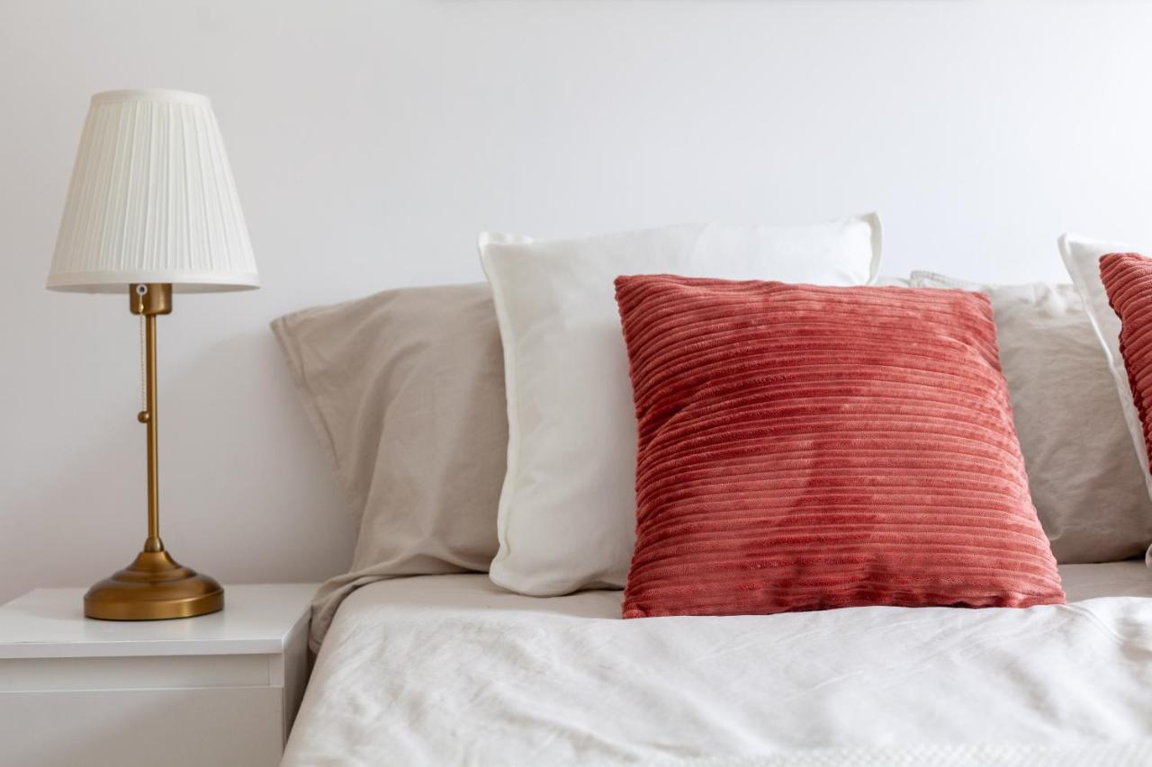 Arte Stays - 3-Bedroom Bright House London, Haggerston, Garden, Parking, 8 Min Walk To Haggerston Station, Weekly Or Monthly Stays, Serviced Accommodation - 7 Guests Eksteriør billede