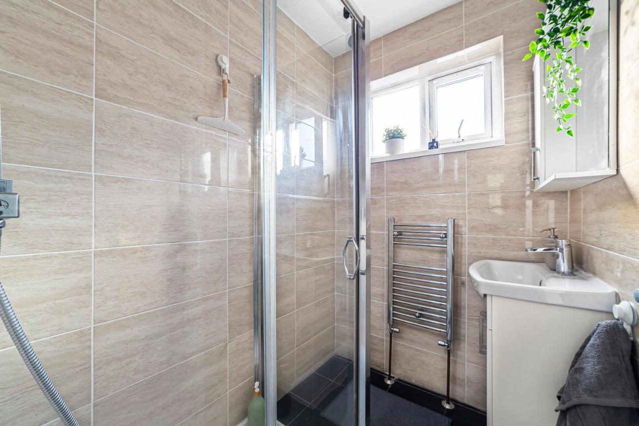 Arte Stays - 3-Bedroom Bright House London, Haggerston, Garden, Parking, 8 Min Walk To Haggerston Station, Weekly Or Monthly Stays, Serviced Accommodation - 7 Guests Eksteriør billede